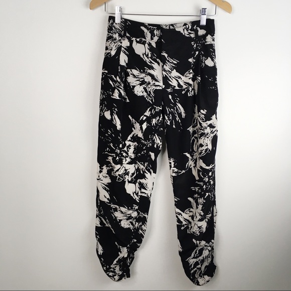 Parker Devlin Ruched Crop Pant Black Floral - Picture 3 of 8
